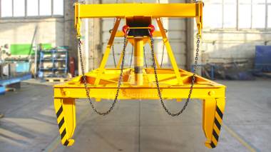 Траверса с автоматическим захватом для плит покрытий и перекрытий