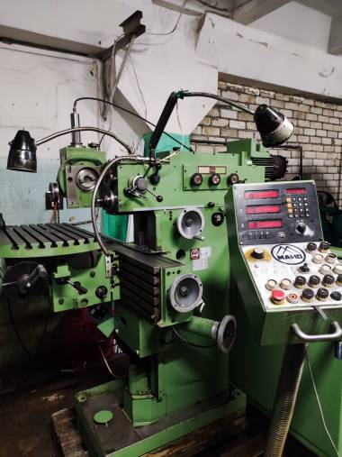 Продаю широкоуниверсальный фрезерный станок MAHO 600 c УЦИ