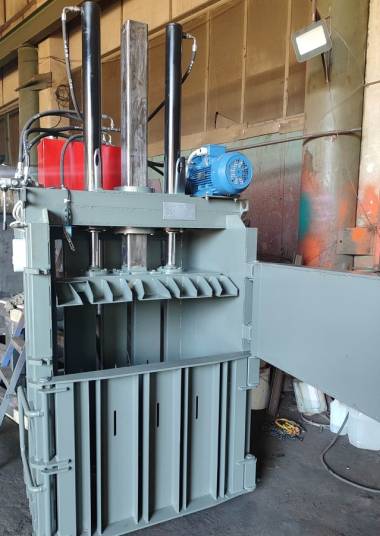 Пресс пакетировочный вертикальный Кубер-15В