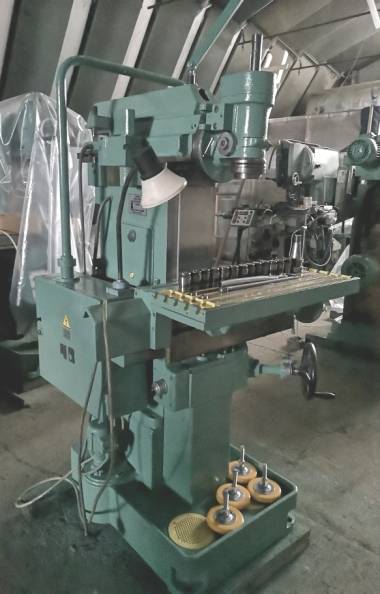 СТАНОК фрезерный 6М76П 1999г из НИИ с ОСНАСТКОЙ