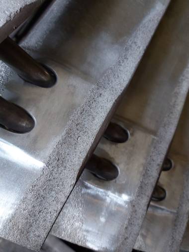 Электро-искровое легирование для ремонта кромки лопаток